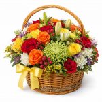 Цветы в корзинке с хризантемами
